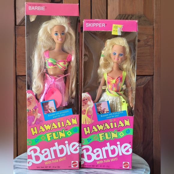 Barbie Hawaiian Fun Dolls with Pink and Yellow Outfits - Picture 3 of 9